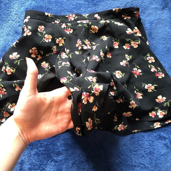 Floral skirt 🌺SOLD - Picture 4 of 4